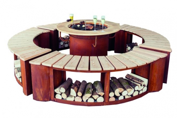 Grill und Feuerstelle mit Sitzplatz aus Edelrost www.gartenbronder